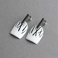 Enamel Marked Line Earrings