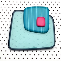 Reverse dot square layered brooch